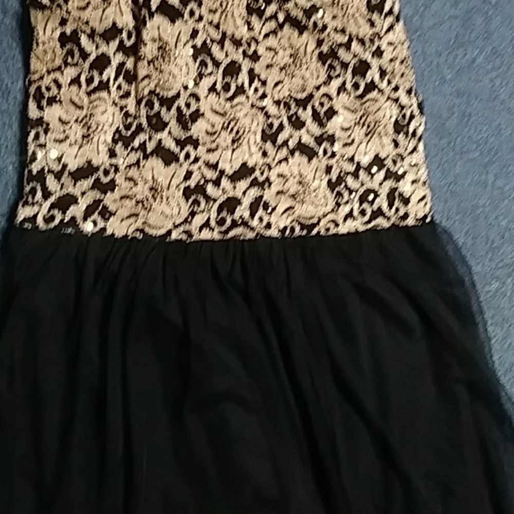 Dress - Picture 3 of 3